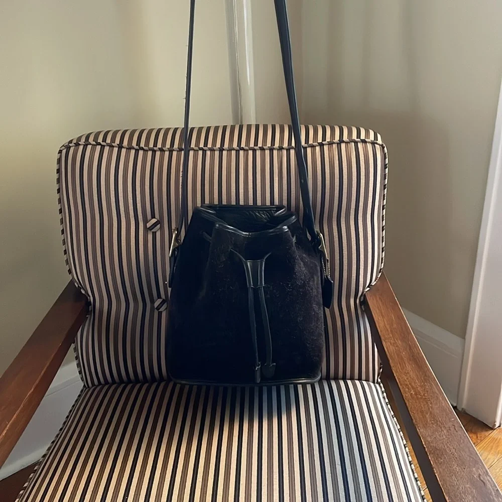 VINTAGE COACH SUEDE BERKELEY DRAWSTRING 9012 black w/ brass (like Lula’s legacy) - Picture 3 of 15